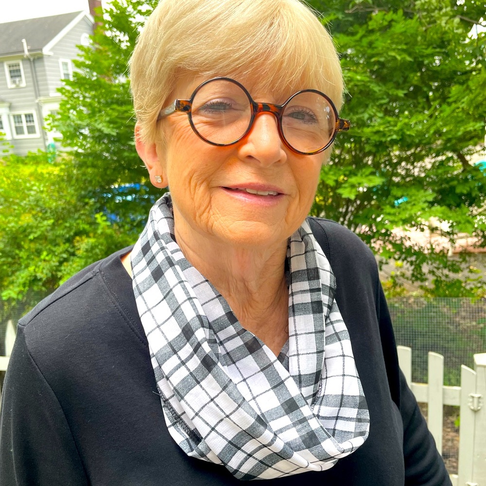 Meet your Posher, Sharon